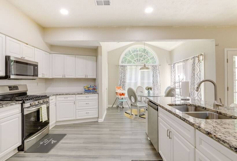 Sunny Lithonia Home ~ 7 Mi To Stone Mountain Park!