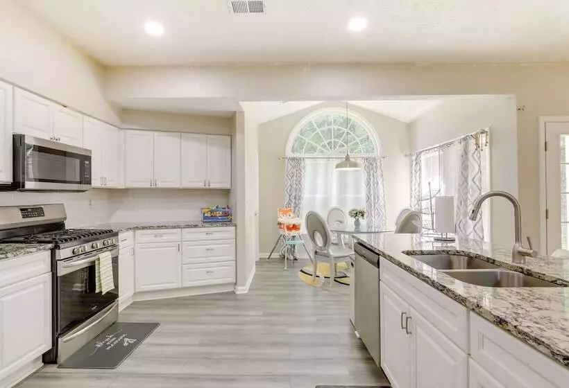 Sunny Lithonia Home ~ 7 Mi To Stone Mountain Park!