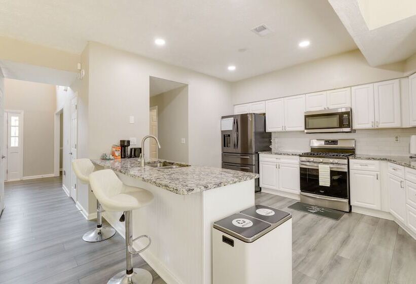 Sunny Lithonia Home ~ 7 Mi To Stone Mountain Park!