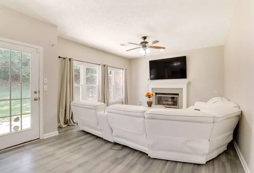 Sunny Lithonia Home ~ 7 Mi To Stone Mountain Park!