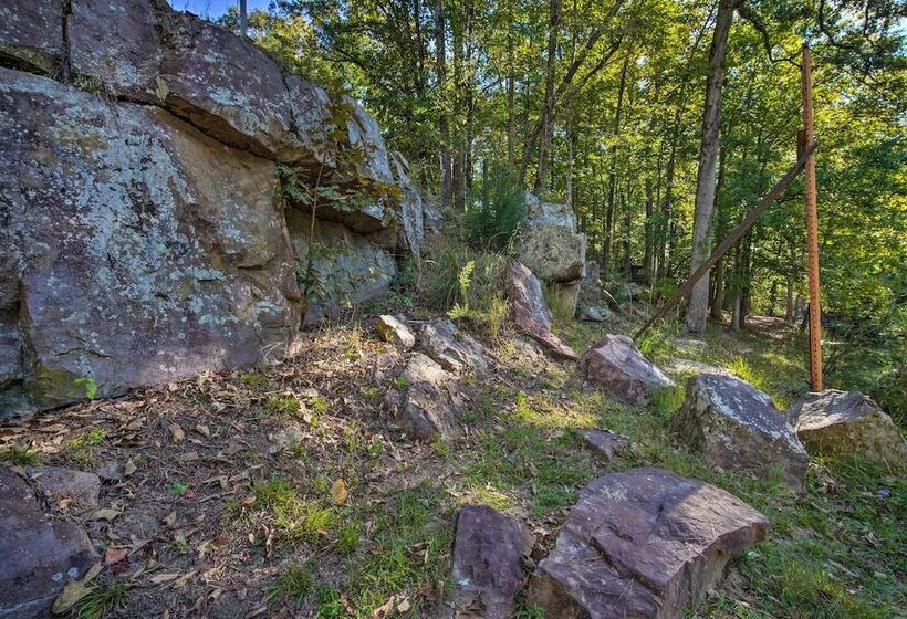 The Treehouse Cabin Creekside Home W/ Hot Tub!