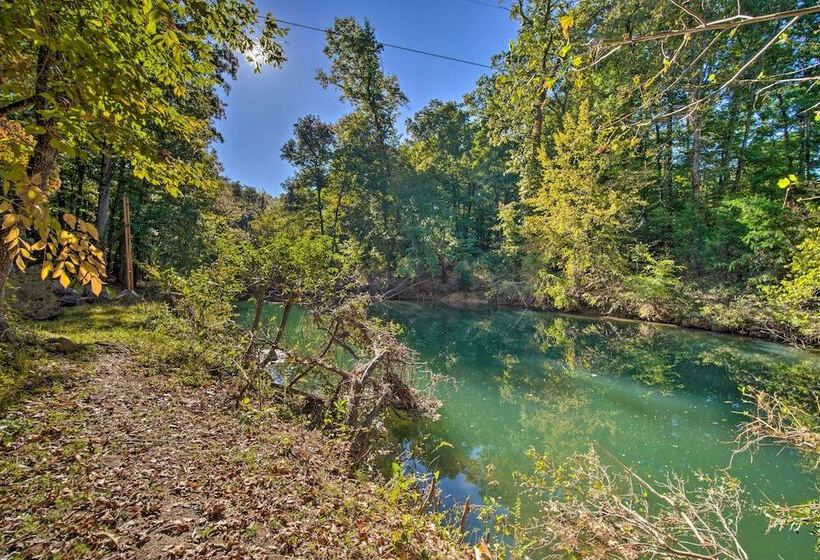 The Treehouse Cabin Creekside Home W/ Hot Tub!