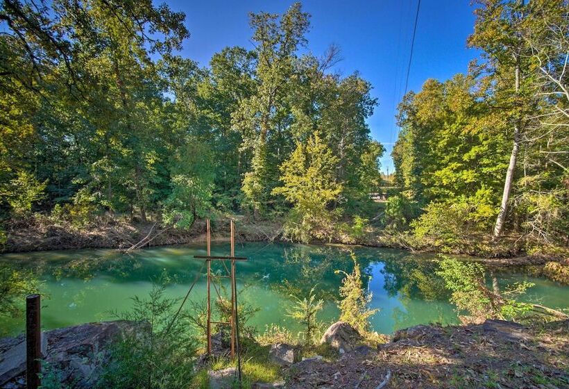 The Treehouse Cabin Creekside Home W/ Hot Tub!