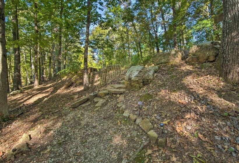 The Treehouse Cabin Creekside Home W/ Hot Tub!