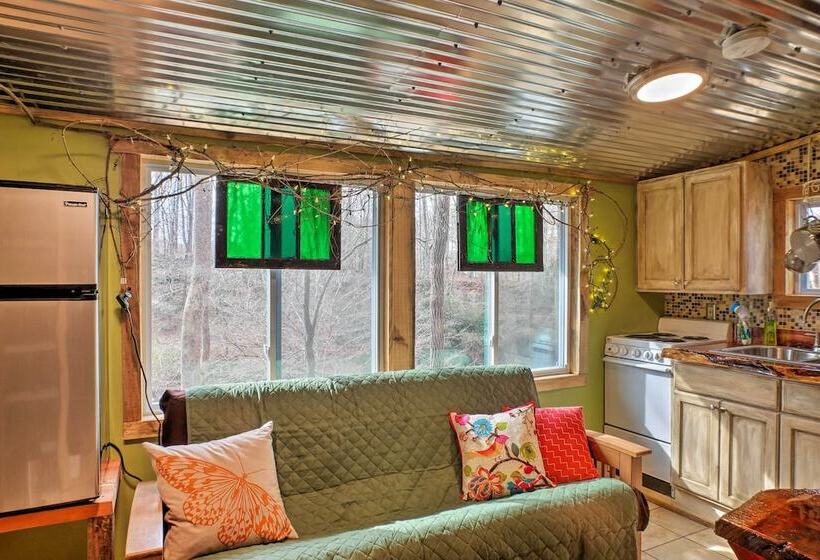 The Treehouse Cabin Creekside Home W/ Hot Tub!