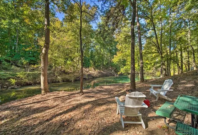 The Treehouse Cabin Creekside Home W/ Hot Tub!