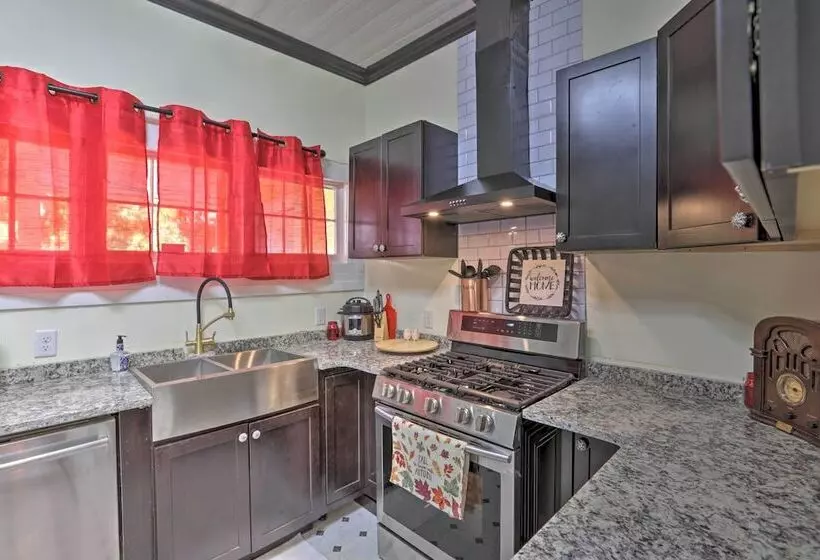 Thomasville Cottage Near The Big Oak & Downtown!