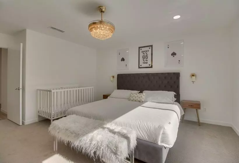 Chic Indio Oasis W/ Game Room + Gas Grill!