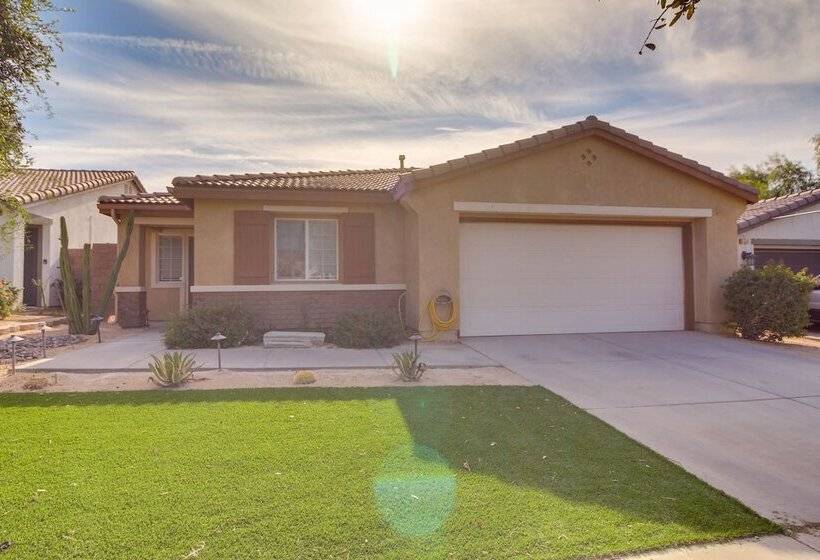 Chic Indio Oasis W/ Game Room + Gas Grill!