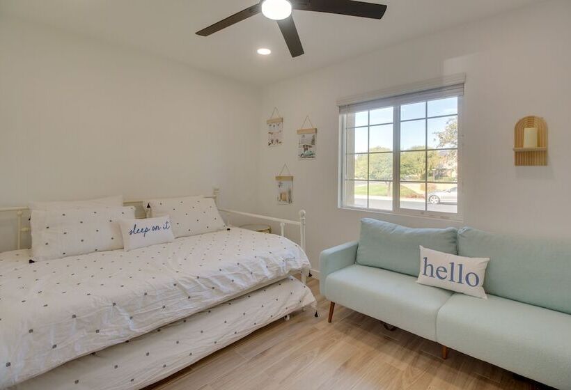 Chic Indio Oasis W/ Game Room + Gas Grill!