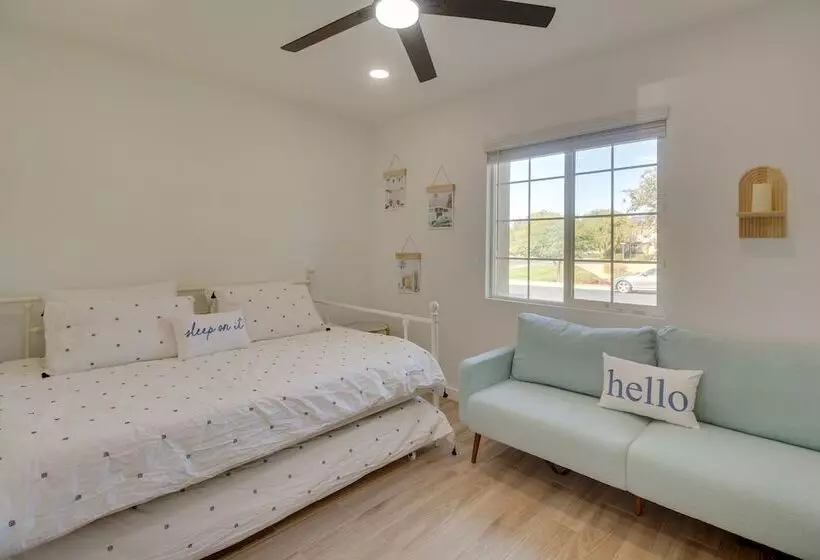 Chic Indio Oasis W/ Game Room + Gas Grill!