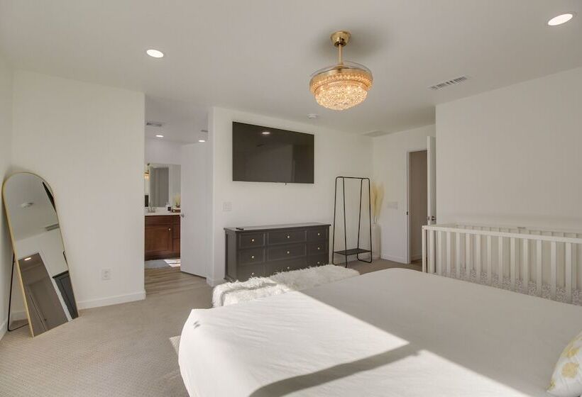 Chic Indio Oasis W/ Game Room + Gas Grill!