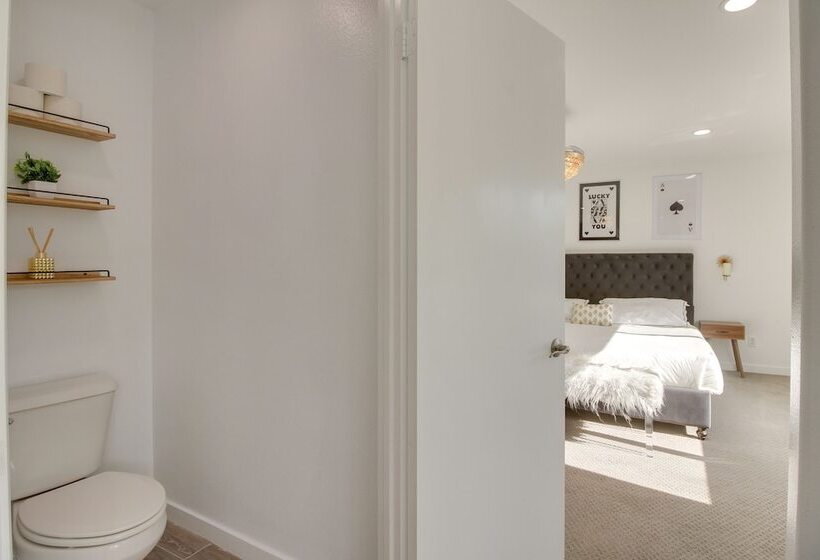 Chic Indio Oasis W/ Game Room + Gas Grill!