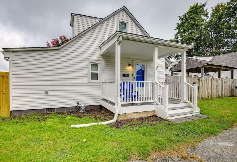 Walk To Beach: Hampton Home W/ Grill!