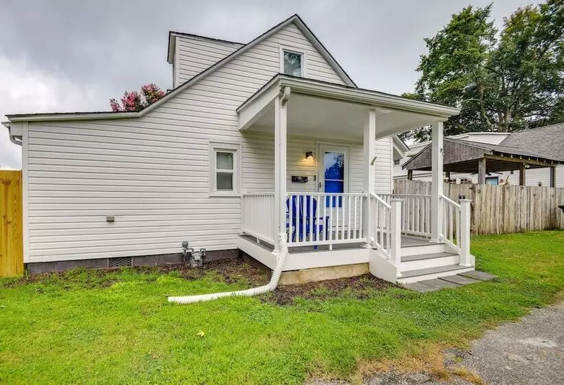 Walk To Beach: Hampton Home W/ Grill!