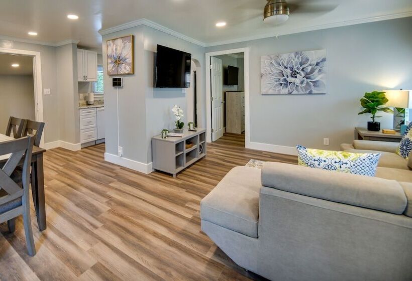 Walk To Beach: Hampton Home W/ Grill!