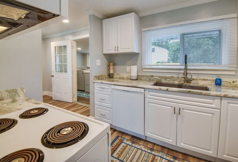 Walk To Beach: Hampton Home W/ Grill!