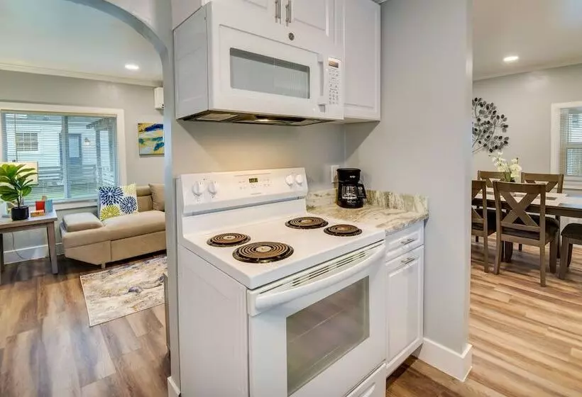 Walk To Beach: Hampton Home W/ Grill!