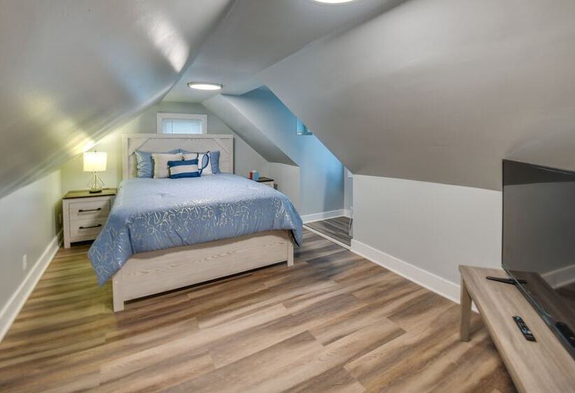 Walk To Beach: Hampton Home W/ Grill!