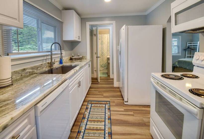 Walk To Beach: Hampton Home W/ Grill!