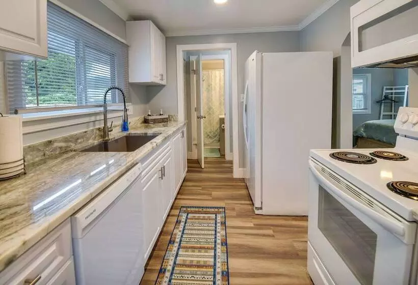 Walk To Beach: Hampton Home W/ Grill!