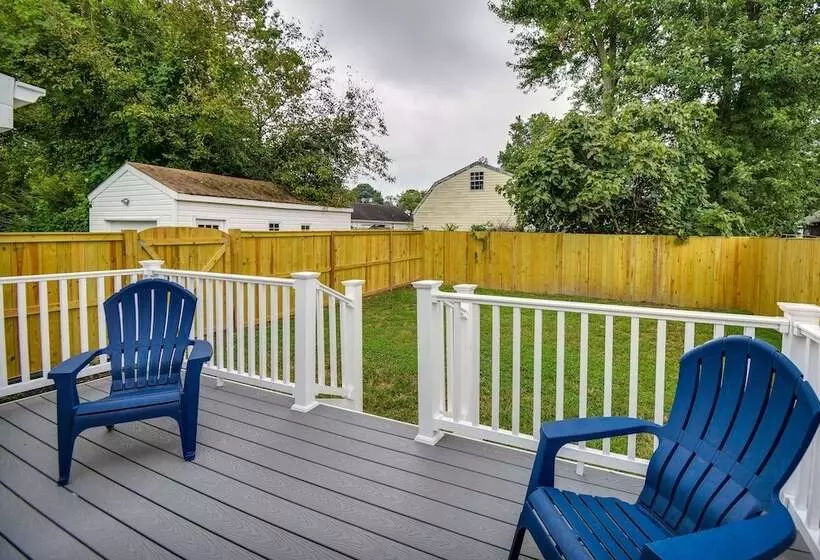Walk To Beach: Hampton Home W/ Grill!