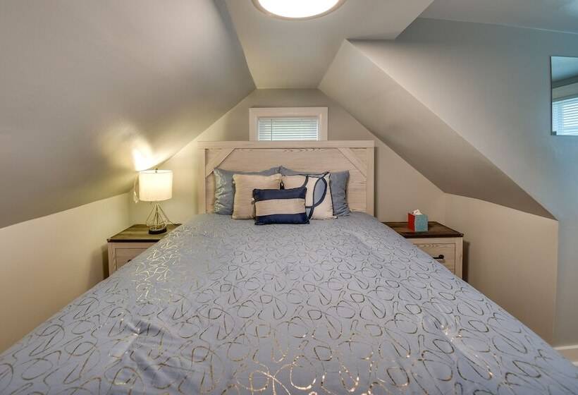 Walk To Beach: Hampton Home W/ Grill!