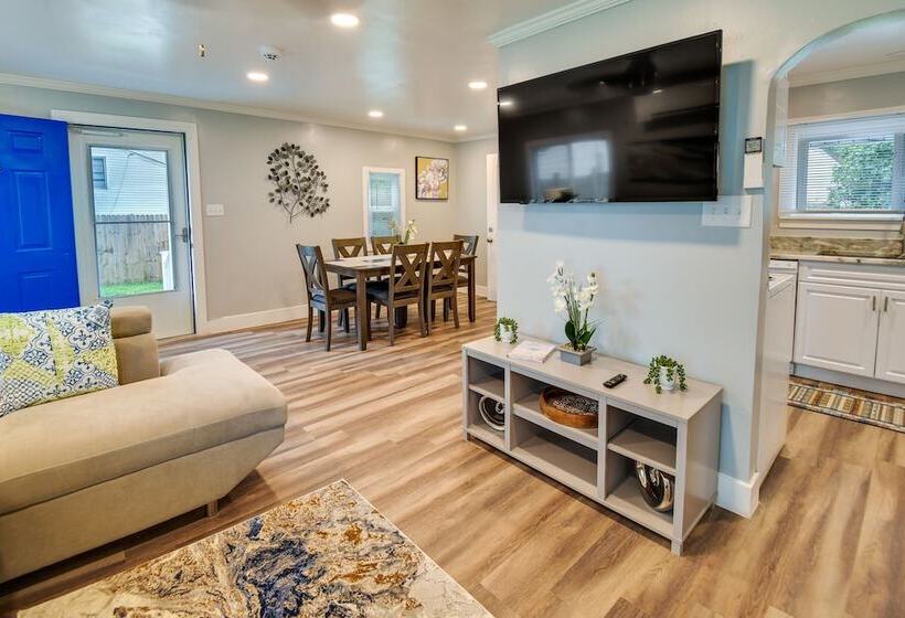 Walk To Beach: Hampton Home W/ Grill!