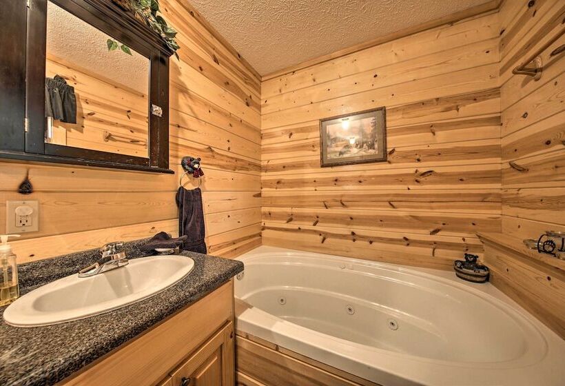 Woodsy Bear A Dise W/ Hot Tub ~ 1 Mile To Lake