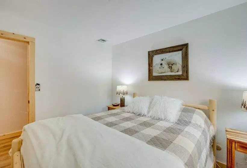 Arnold Cabin Near Calaveras Big Trees State Park!