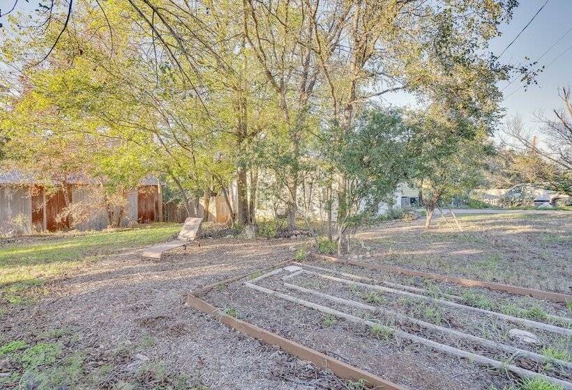 Austin Home W/ Community Pool: 3 Mi To Lake Travis