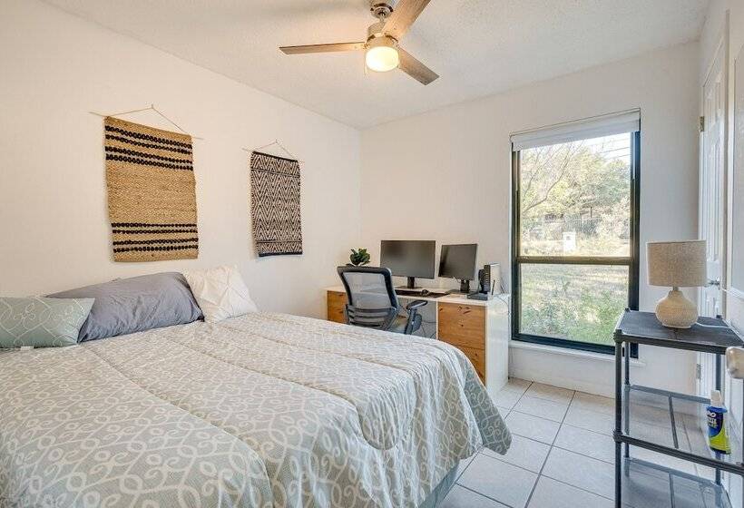 Austin Home W/ Community Pool: 3 Mi To Lake Travis