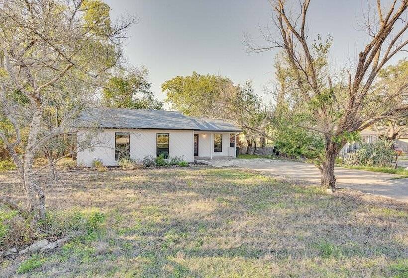 Austin Home W/ Community Pool: 3 Mi To Lake Travis