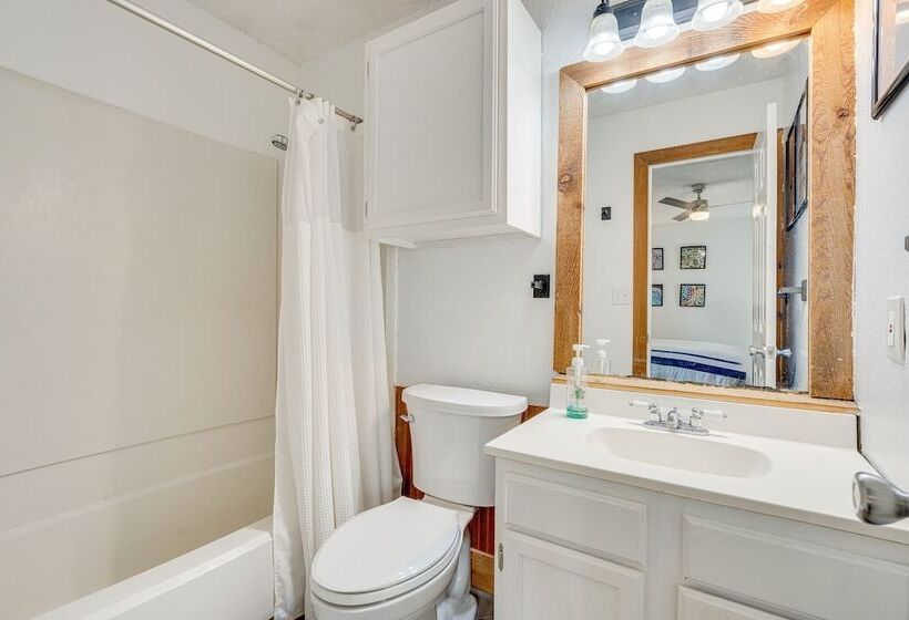 Austin Home W/ Community Pool: 3 Mi To Lake Travis