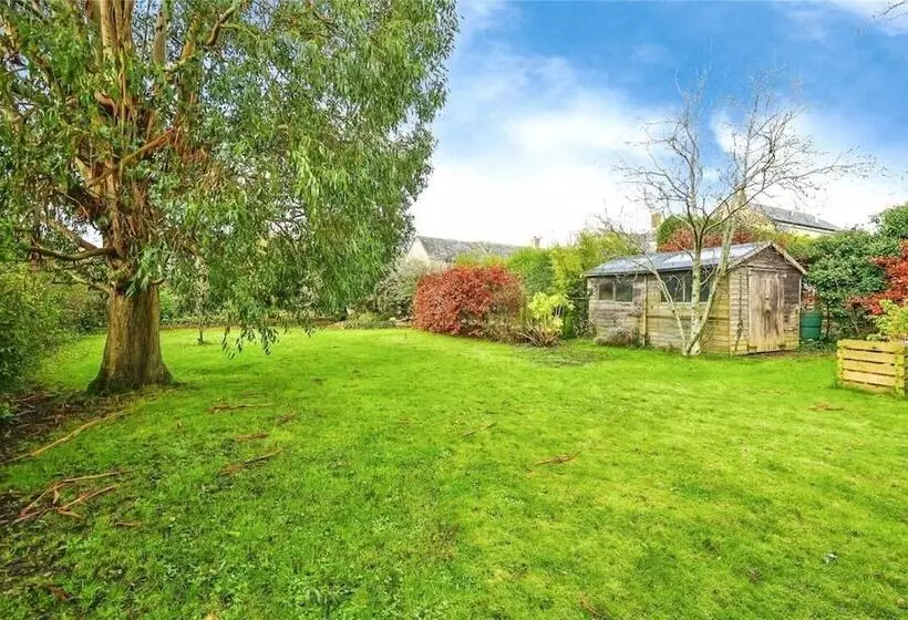 Beautiful 4 Bed Cottage In Heart Of The Cotswolds