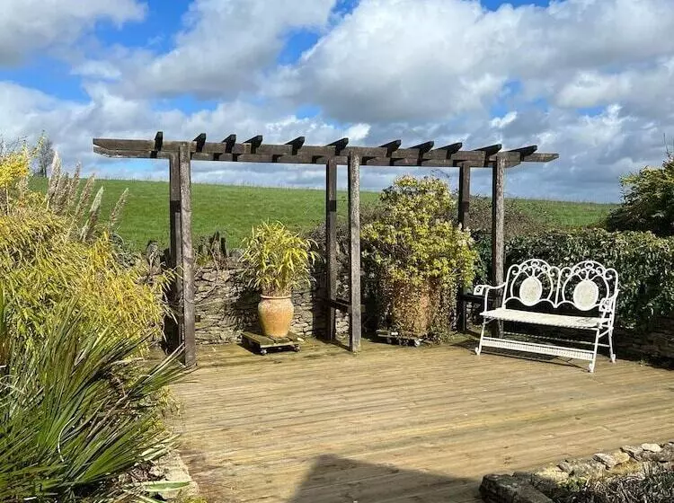 Beautiful 4 Bed Cottage In Heart Of The Cotswolds