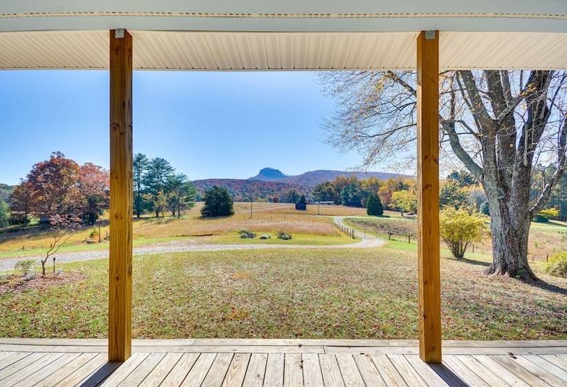 Beautiful Farmhouse W/ Pilot Mtn State Park Views!
