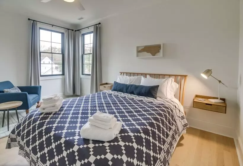 Belmont Vacation Home W/ Fire Pit: Walk Downtown!