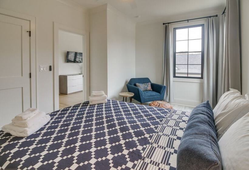 Belmont Vacation Home W/ Fire Pit: Walk Downtown!