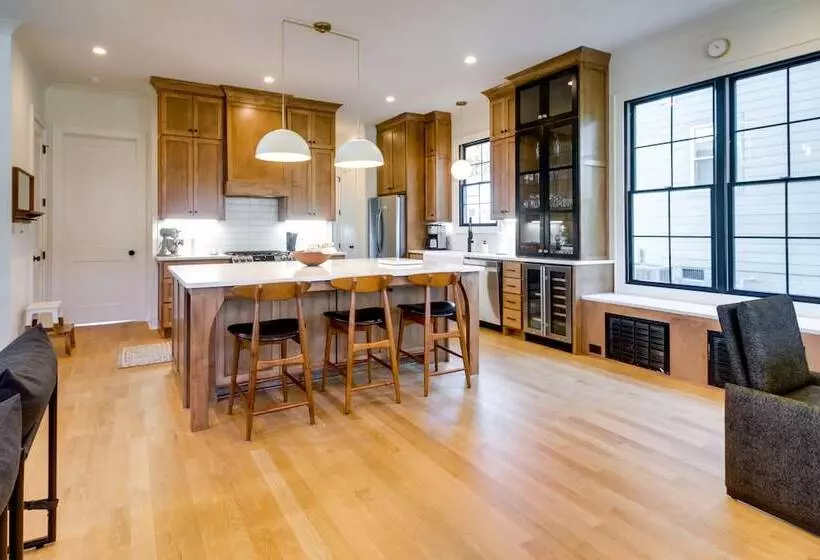 Belmont Vacation Home W/ Fire Pit: Walk Downtown!