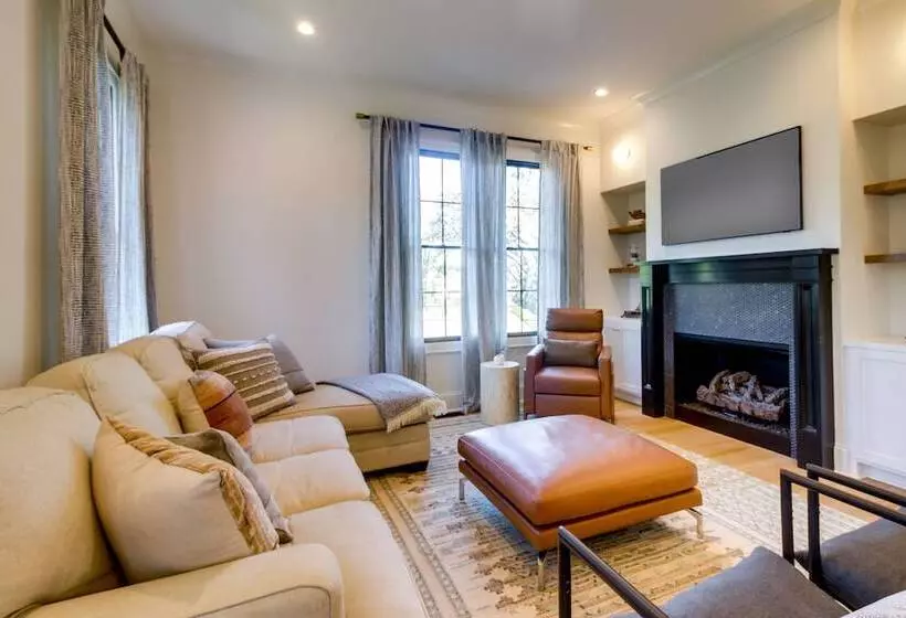 Belmont Vacation Home W/ Fire Pit: Walk Downtown!