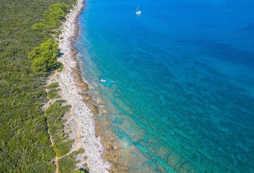Room In Cabin Caravan Near The Sea 1