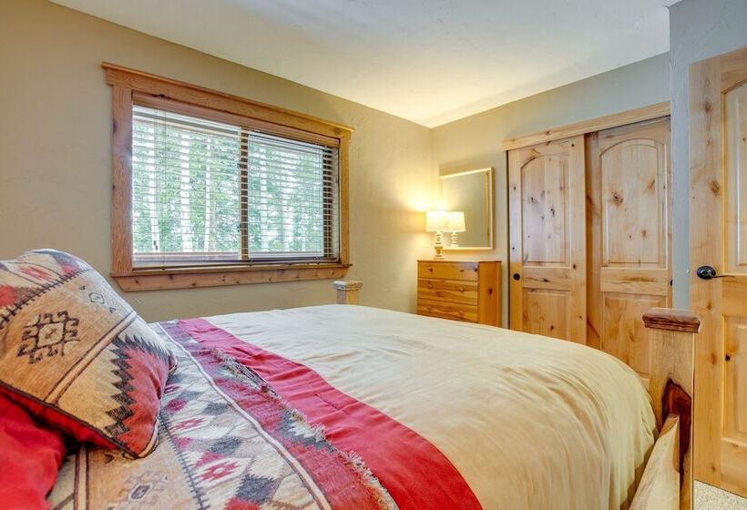 Colorado Cabin W/ Deck, Fire Pit & Mountain Views!