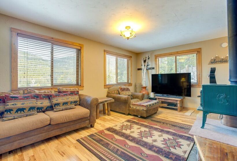 Colorado Cabin W/ Deck, Fire Pit & Mountain Views!