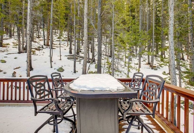 Colorado Cabin W/ Deck, Fire Pit & Mountain Views!