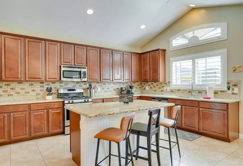 Corona De Tucson Home With Hot Tub!