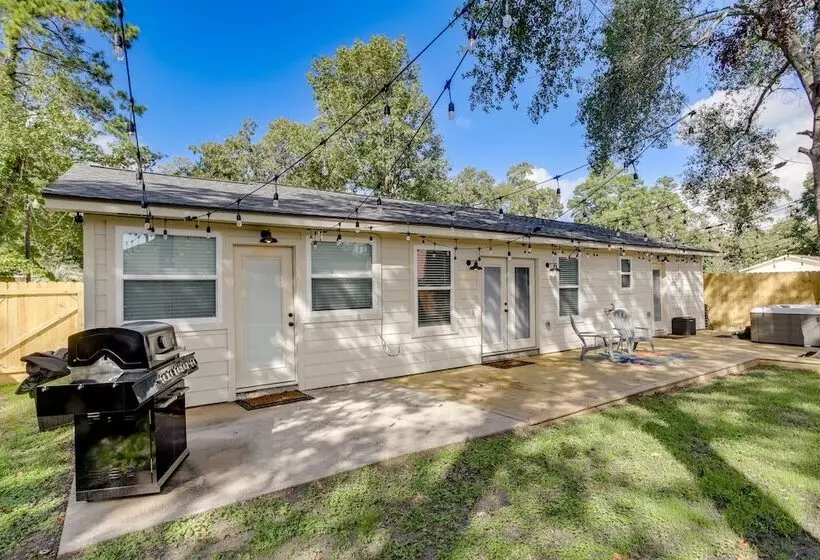 Dog Friendly Home In The Woodlands W/ Fenced Yard!