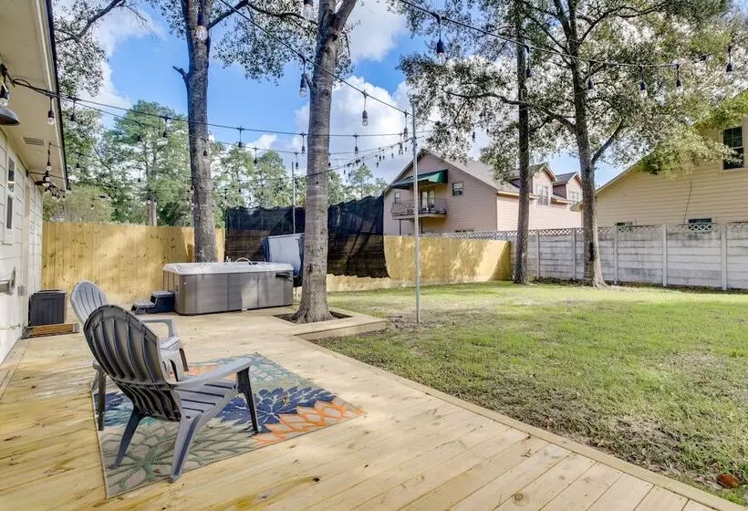Dog Friendly Home In The Woodlands W/ Fenced Yard!