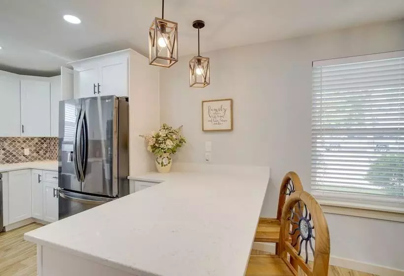 Dog Friendly Home In The Woodlands W/ Fenced Yard!