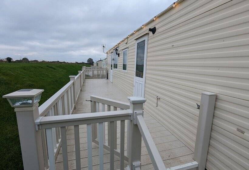 Driftwood Cabin Dog Friendly, Anderby Creek